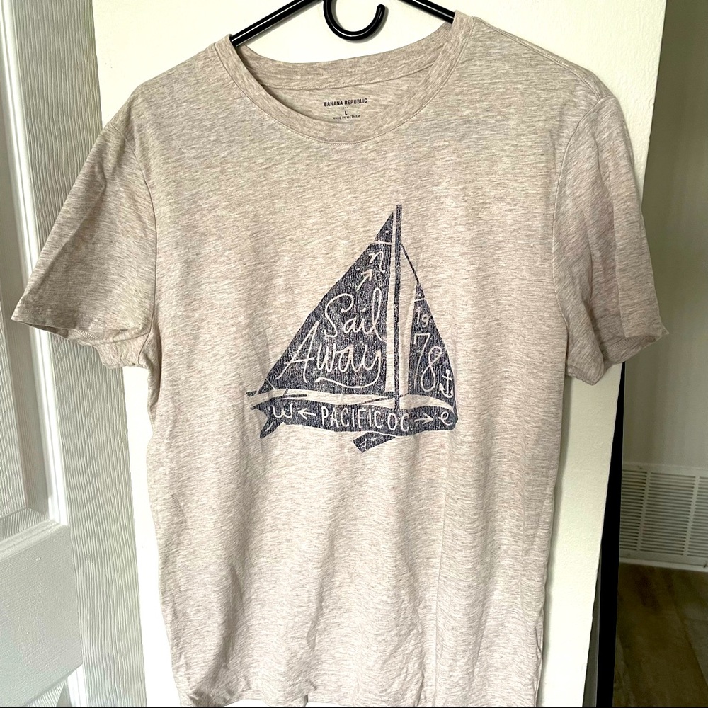 Banana Republic Graphic Tee in Light Cream